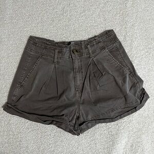 Green khaki American Eagle in shorts